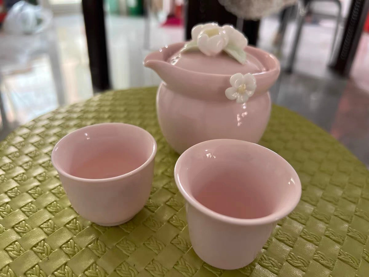 粉红雕花茶具 Pink Tea Set